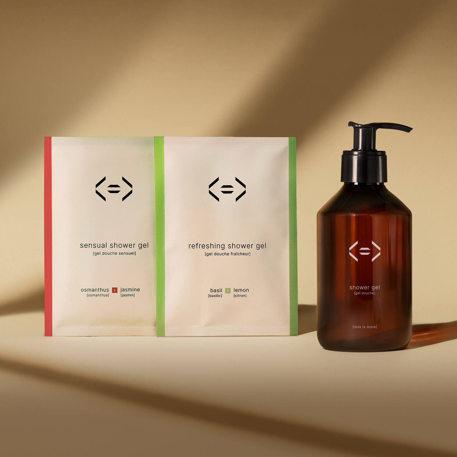 kit gel douche avec 2 recharges et une bouteille