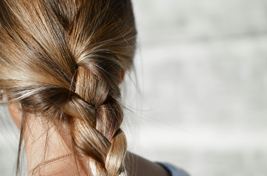 Guide complet : comment nettoyer sa brosse à cheveux ?