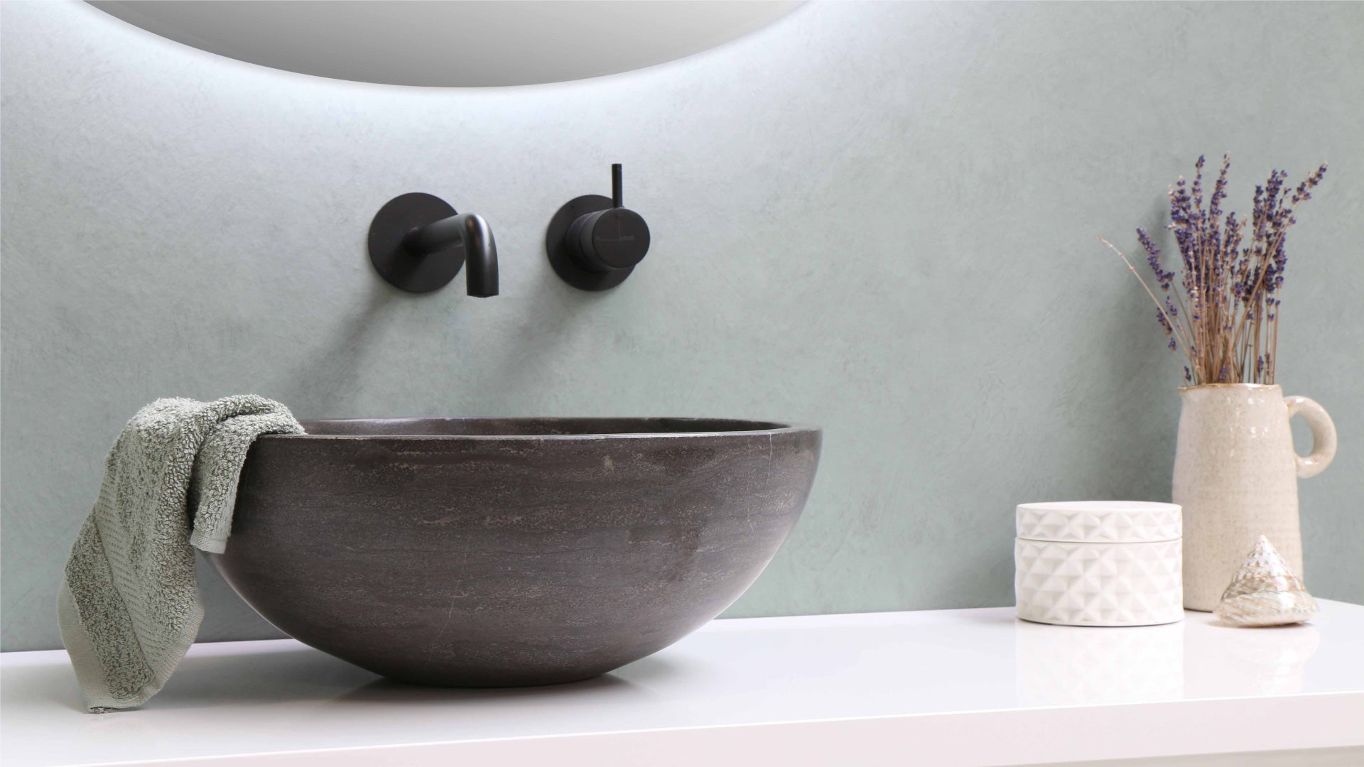 Du désordre au calme : un guide pas à pas pour créer un environnement minimaliste dans votre salle de bain
