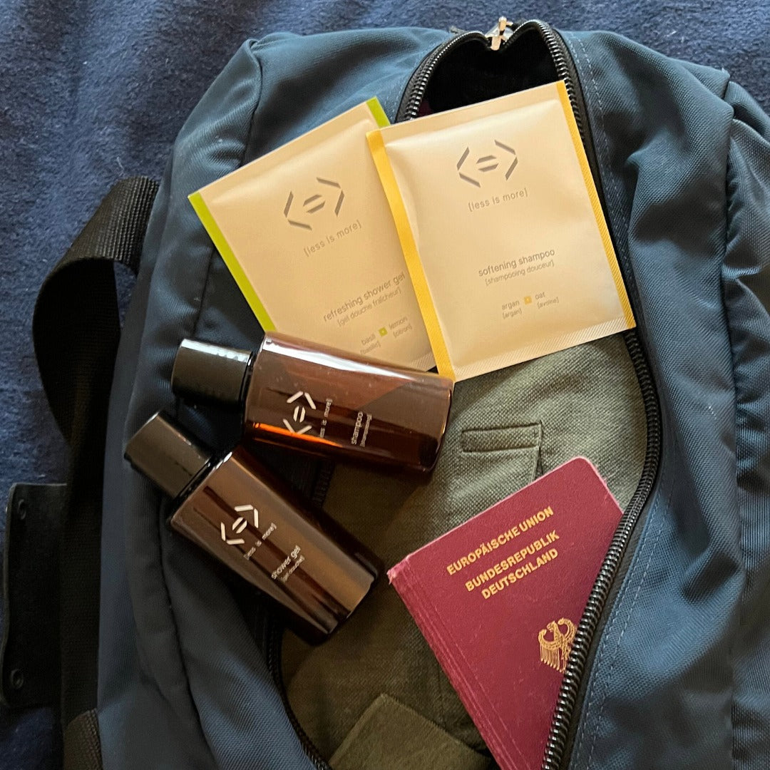 kit de voyage dans un sac de voyage