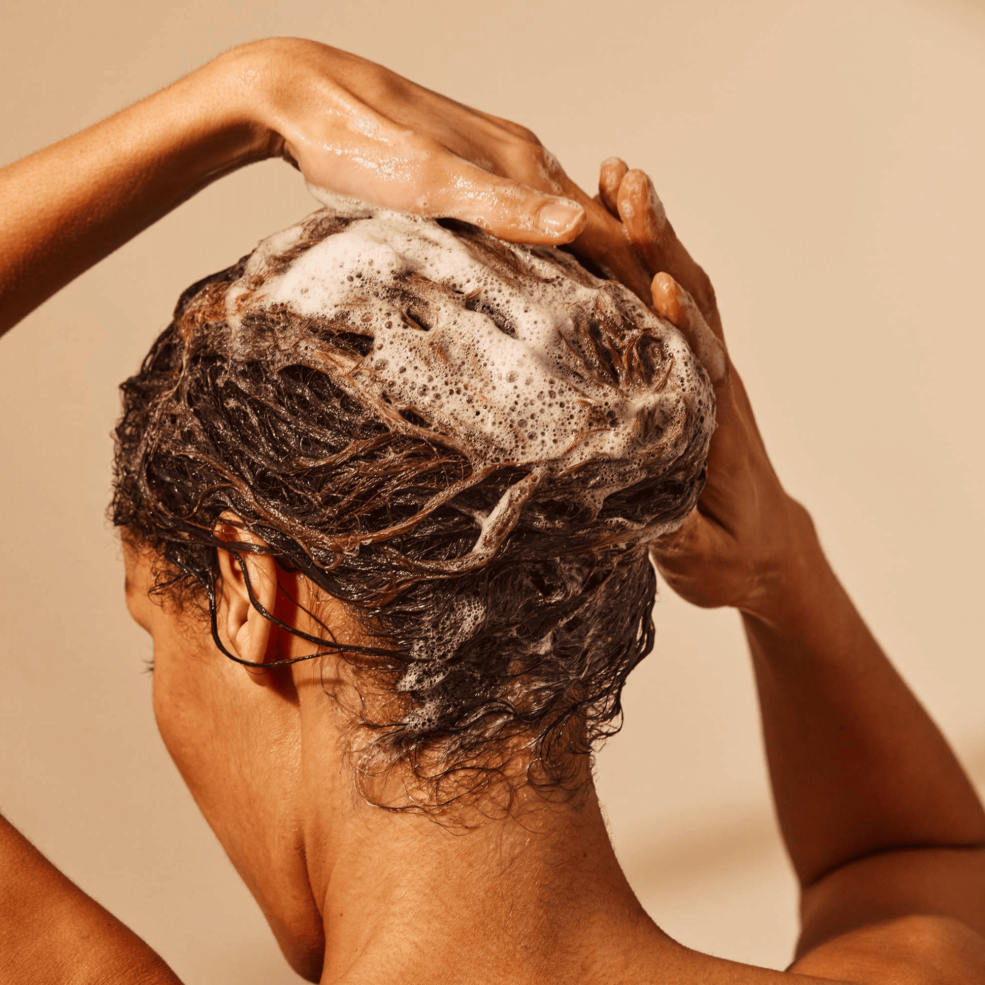 woman-shampoo
